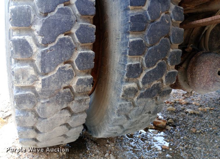 image for item NY9454 1999 International 4700 winch truck