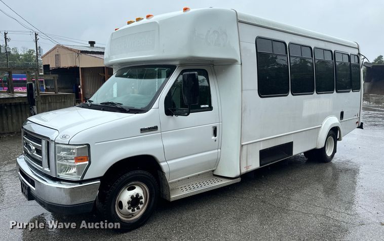 image for item OF9960 2010 Ford E450 Super Duty shuttle bus