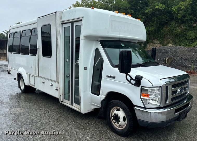 image for item OF9960 2010 Ford E450 Super Duty shuttle bus