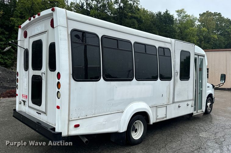 image for item OF9960 2010 Ford E450 Super Duty shuttle bus