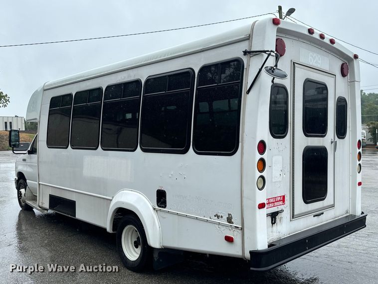 image for item OF9960 2010 Ford E450 Super Duty shuttle bus