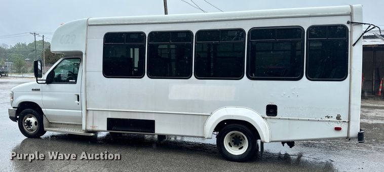 image for item OF9960 2010 Ford E450 Super Duty shuttle bus