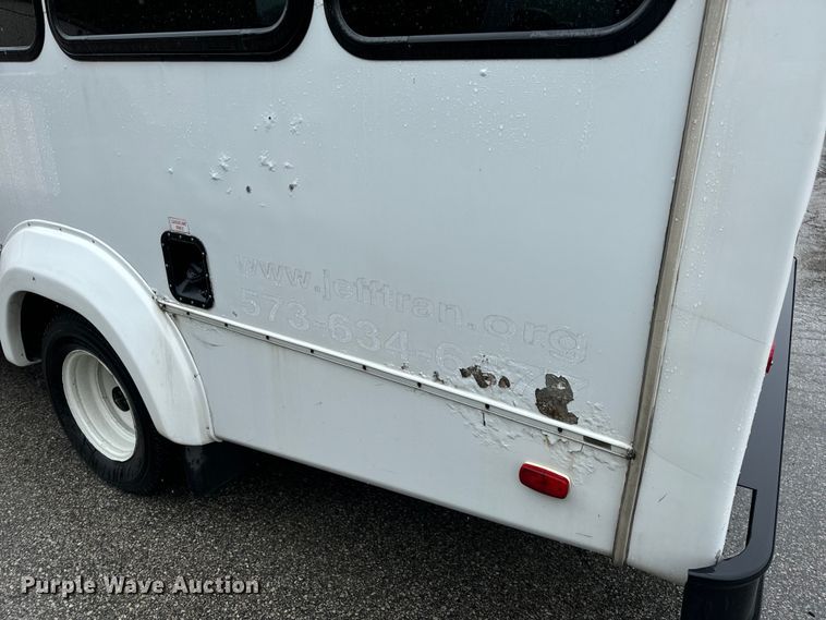 image for item OF9960 2010 Ford E450 Super Duty shuttle bus