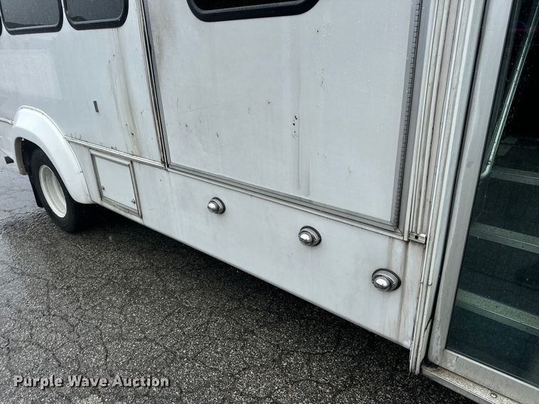 image for item OF9960 2010 Ford E450 Super Duty shuttle bus