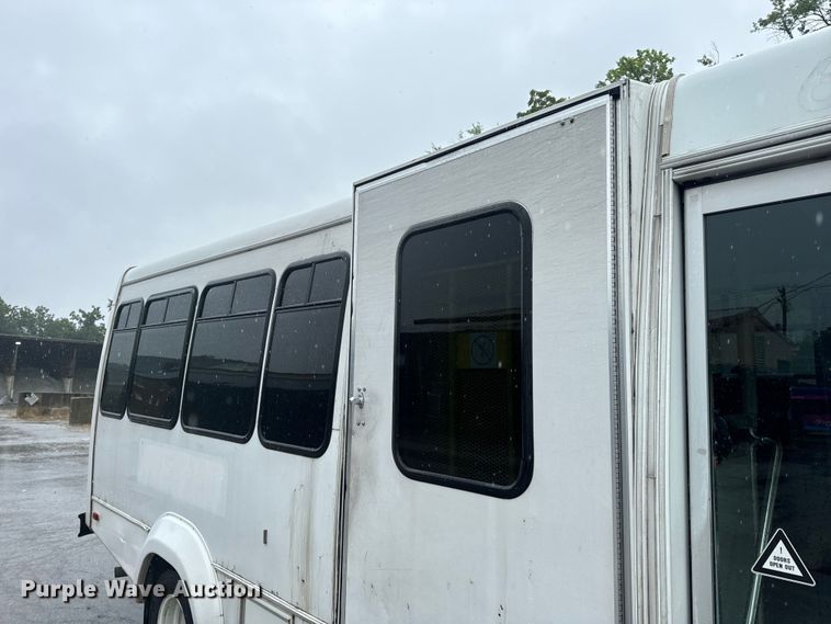image for item OF9960 2010 Ford E450 Super Duty shuttle bus