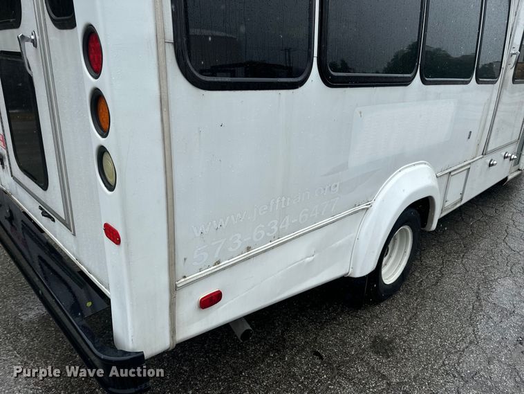 image for item OF9960 2010 Ford E450 Super Duty shuttle bus