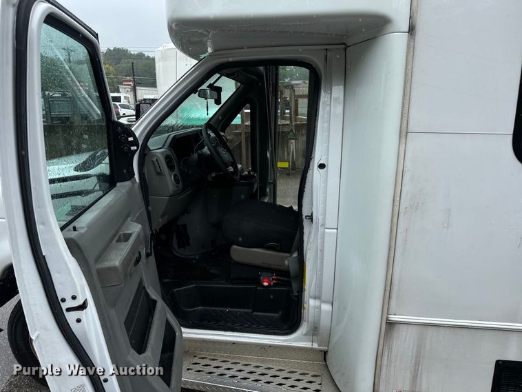image for item OF9960 2010 Ford E450 Super Duty shuttle bus