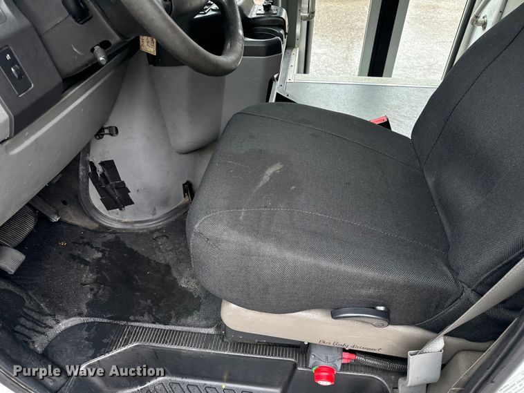 image for item OF9960 2010 Ford E450 Super Duty shuttle bus
