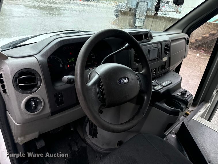 image for item OF9960 2010 Ford E450 Super Duty shuttle bus