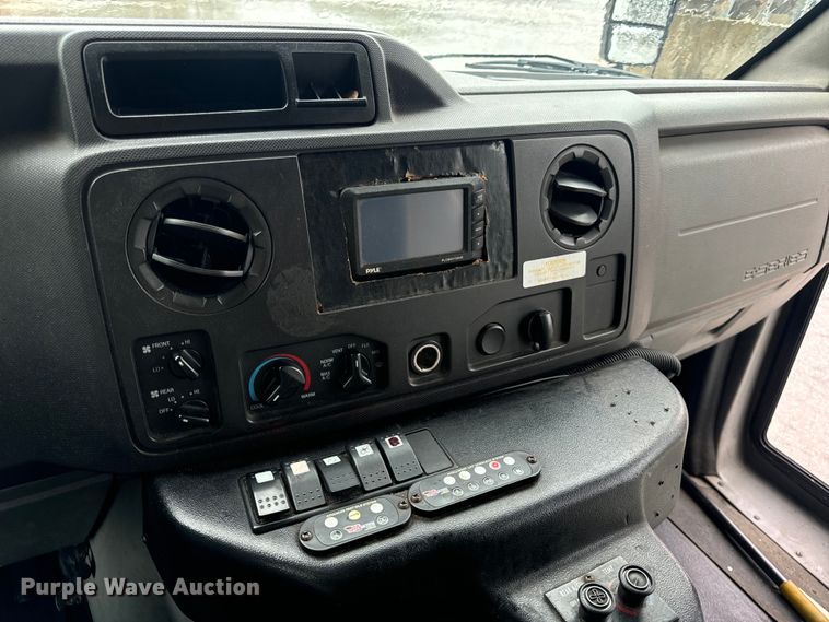 image for item OF9960 2010 Ford E450 Super Duty shuttle bus