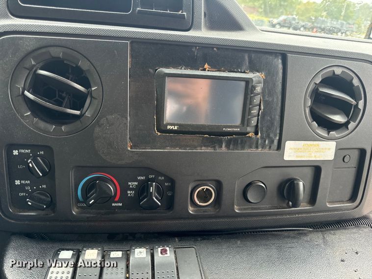 image for item OF9960 2010 Ford E450 Super Duty shuttle bus