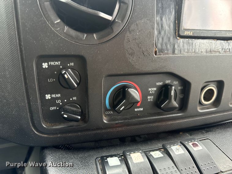 image for item OF9960 2010 Ford E450 Super Duty shuttle bus