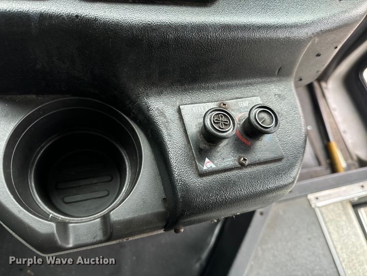 image for item OF9960 2010 Ford E450 Super Duty shuttle bus