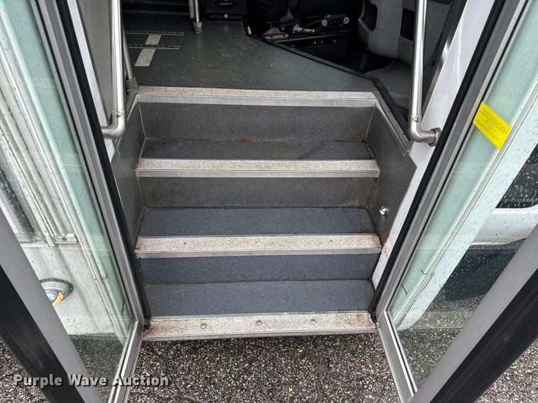 image for item OF9960 2010 Ford E450 Super Duty shuttle bus