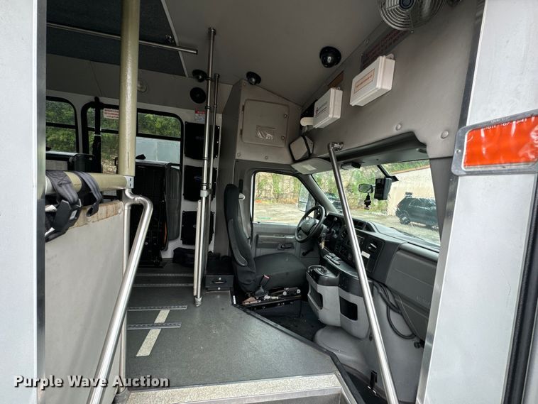 image for item OF9960 2010 Ford E450 Super Duty shuttle bus