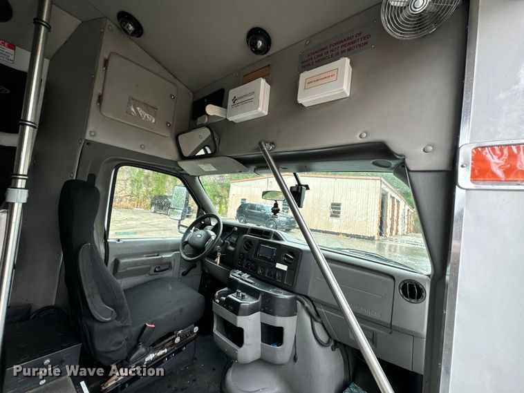 image for item OF9960 2010 Ford E450 Super Duty shuttle bus