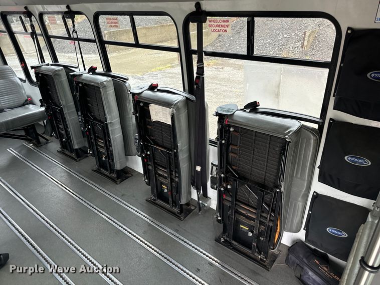 image for item OF9960 2010 Ford E450 Super Duty shuttle bus