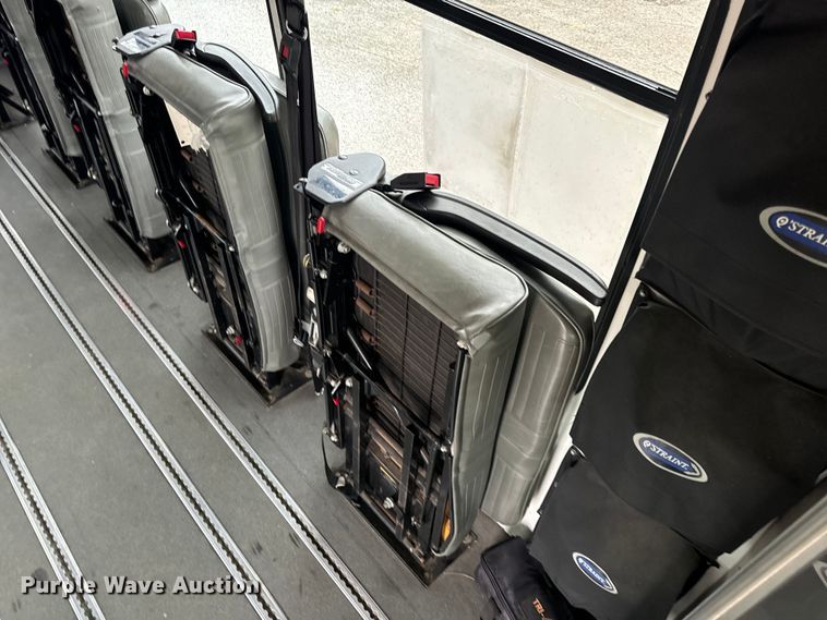 image for item OF9960 2010 Ford E450 Super Duty shuttle bus