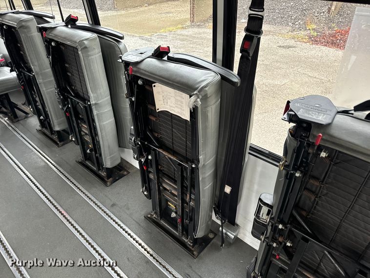 image for item OF9960 2010 Ford E450 Super Duty shuttle bus