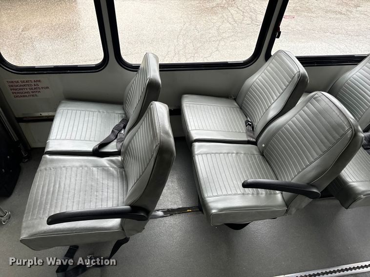 image for item OF9960 2010 Ford E450 Super Duty shuttle bus