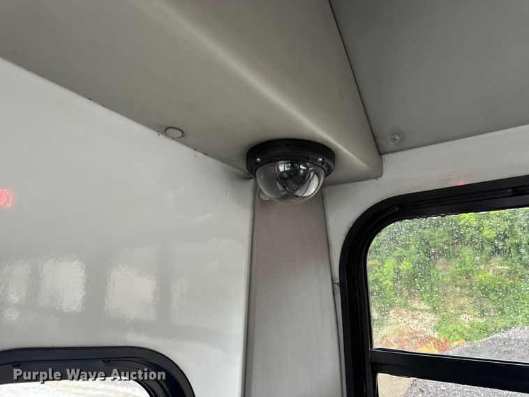 image for item OF9960 2010 Ford E450 Super Duty shuttle bus