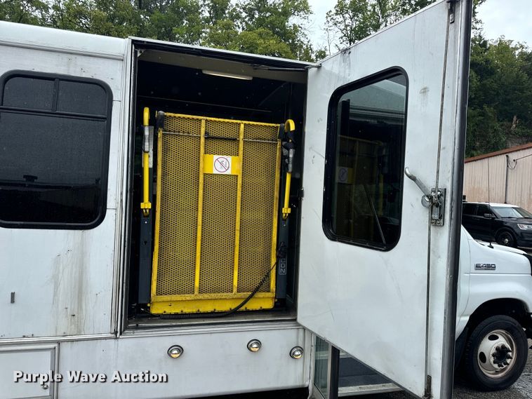 image for item OF9960 2010 Ford E450 Super Duty shuttle bus