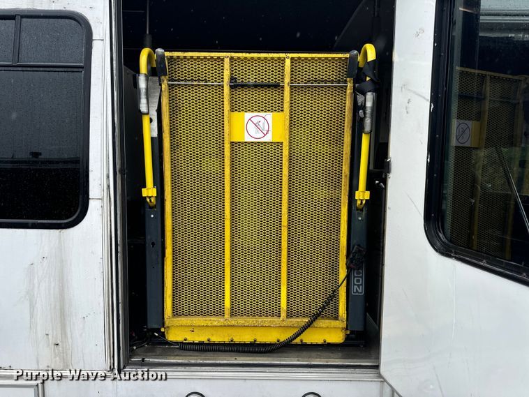 image for item OF9960 2010 Ford E450 Super Duty shuttle bus