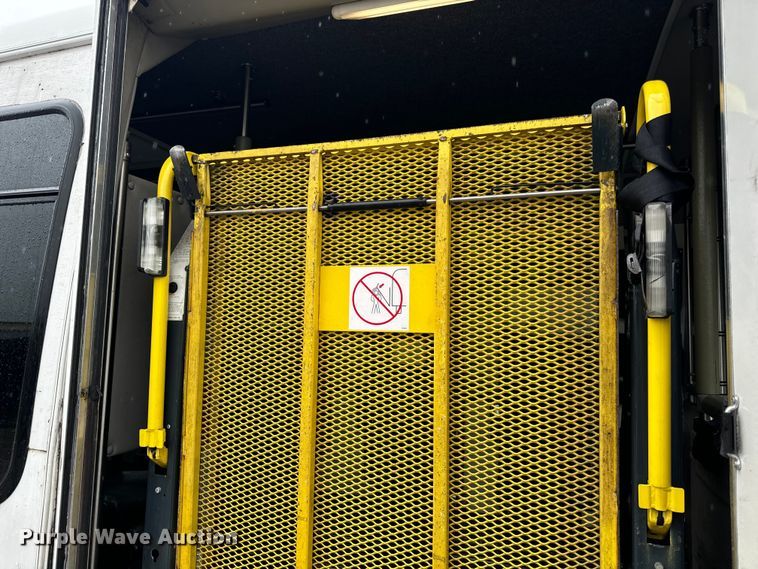 image for item OF9960 2010 Ford E450 Super Duty shuttle bus