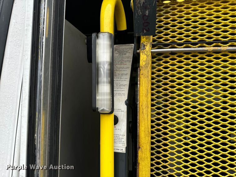 image for item OF9960 2010 Ford E450 Super Duty shuttle bus