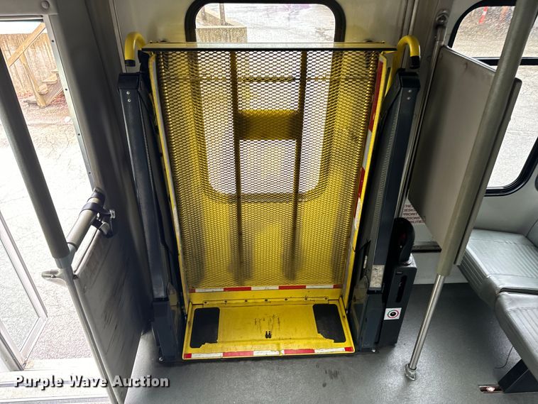 image for item OF9960 2010 Ford E450 Super Duty shuttle bus