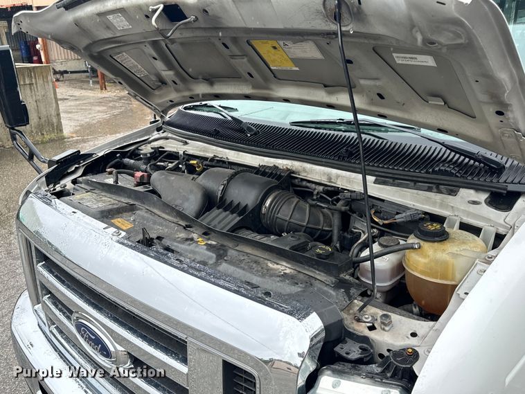 image for item OF9960 2010 Ford E450 Super Duty shuttle bus