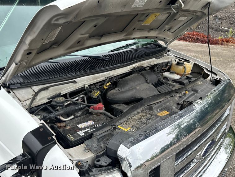 image for item OF9960 2010 Ford E450 Super Duty shuttle bus