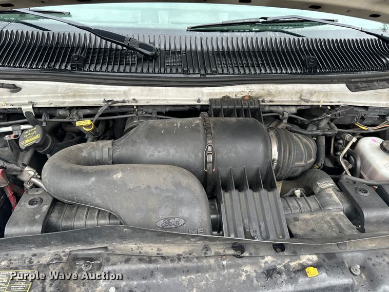 image for item OF9960 2010 Ford E450 Super Duty shuttle bus