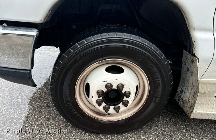 image for item OF9960 2010 Ford E450 Super Duty shuttle bus