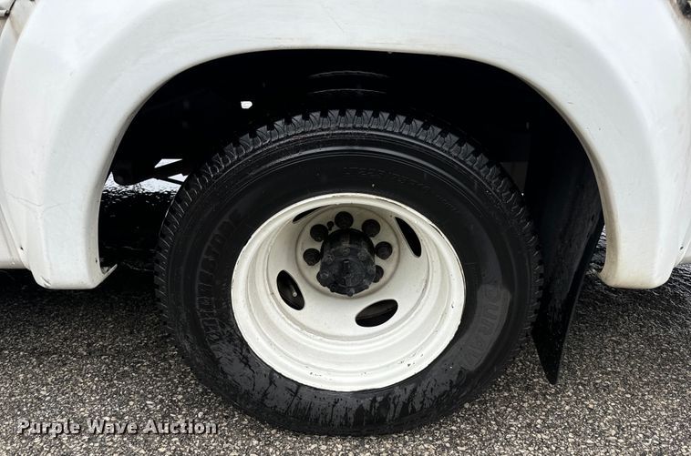 image for item OF9960 2010 Ford E450 Super Duty shuttle bus
