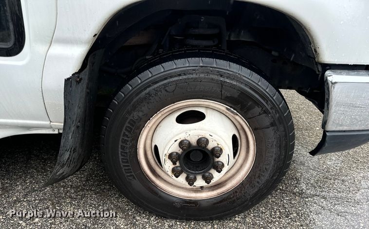 image for item OF9960 2010 Ford E450 Super Duty shuttle bus