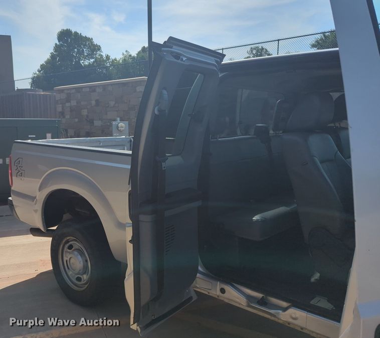 image for item NW9710 2013 Ford  F250 Super Duty SuperCab pickup truck