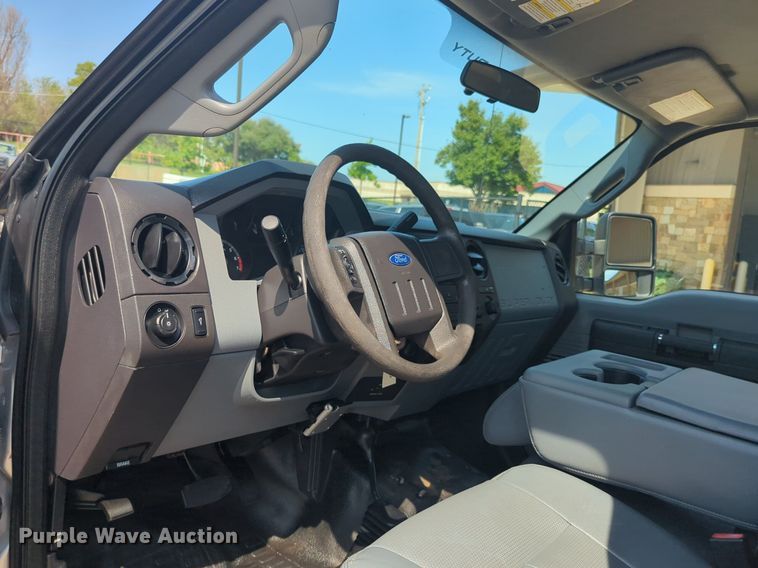 image for item NW9716 2015 Ford F350 Super Duty pickup truck