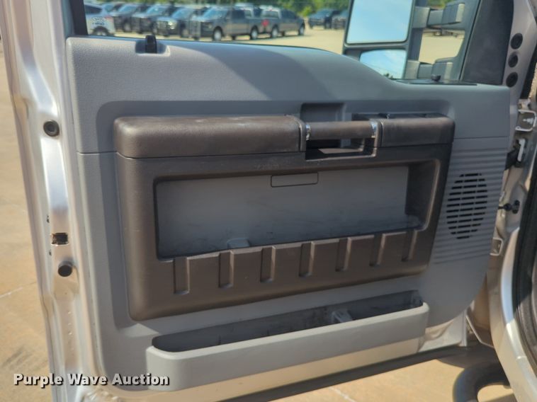 image for item NW9716 2015 Ford F350 Super Duty pickup truck