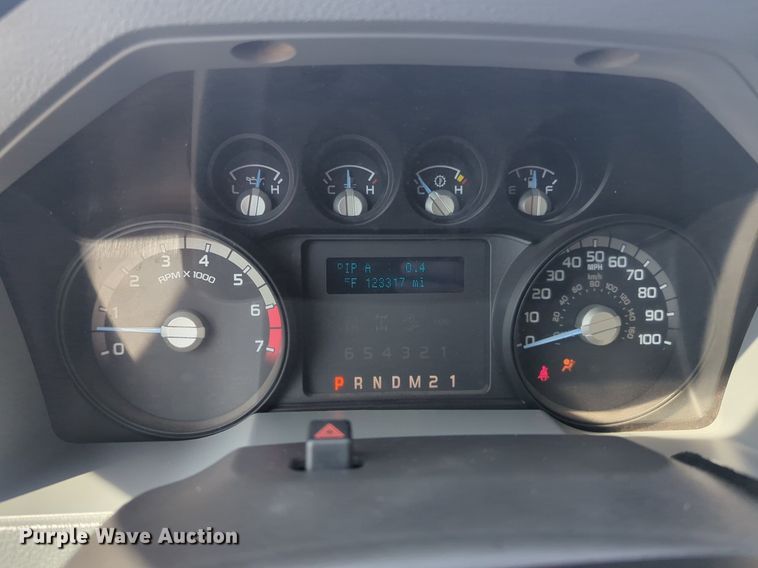 image for item NW9716 2015 Ford F350 Super Duty pickup truck