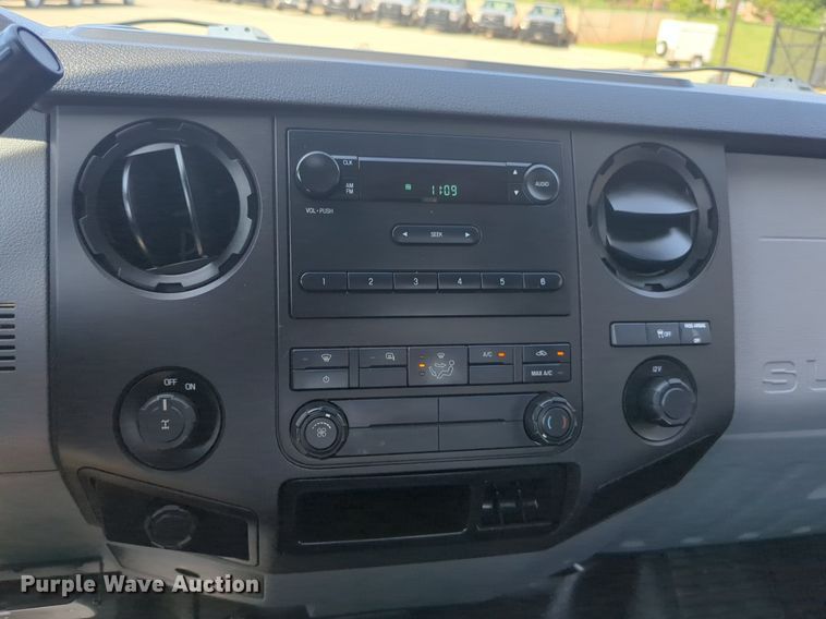 image for item NW9716 2015 Ford F350 Super Duty pickup truck