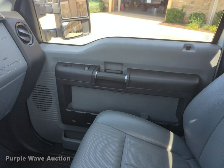 image for item NW9716 2015 Ford F350 Super Duty pickup truck