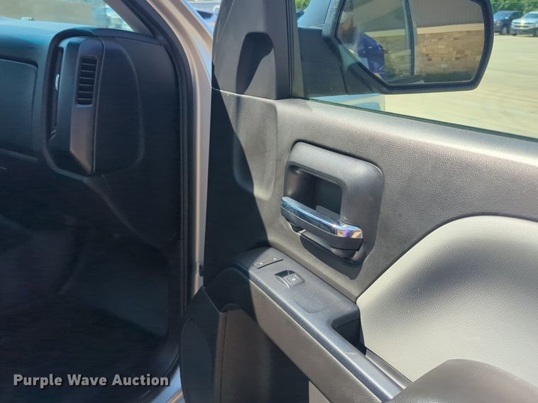 image for item NW9718 2018 Chevrolet Silverado 1500 Crew Cab pickup truck