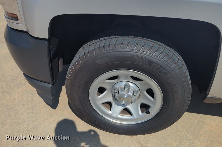 image for item NW9718 2018 Chevrolet Silverado 1500 Crew Cab pickup truck