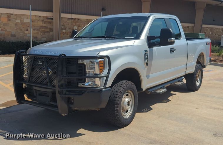 image for item NW9719 2018 Ford  F250 Super Duty SuperCab pickup truck