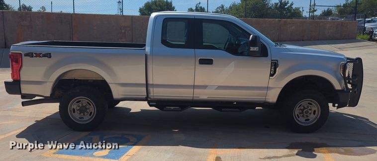 image for item NW9719 2018 Ford  F250 Super Duty SuperCab pickup truck