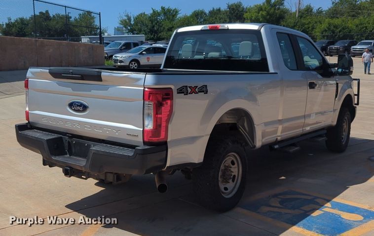 image for item NW9719 2018 Ford  F250 Super Duty SuperCab pickup truck