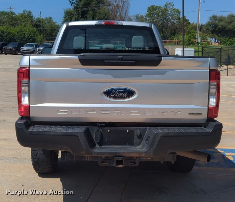 image for item NW9719 2018 Ford  F250 Super Duty SuperCab pickup truck