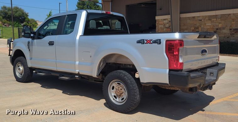 image for item NW9719 2018 Ford  F250 Super Duty SuperCab pickup truck