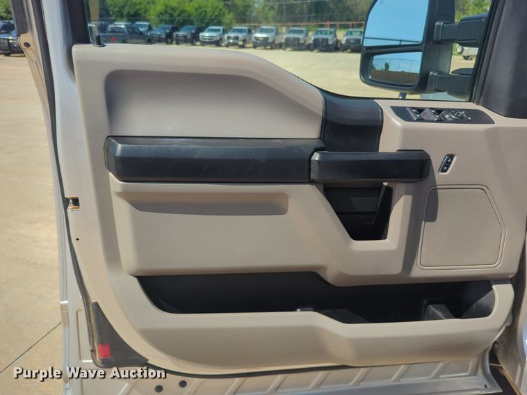 image for item NW9719 2018 Ford  F250 Super Duty SuperCab pickup truck